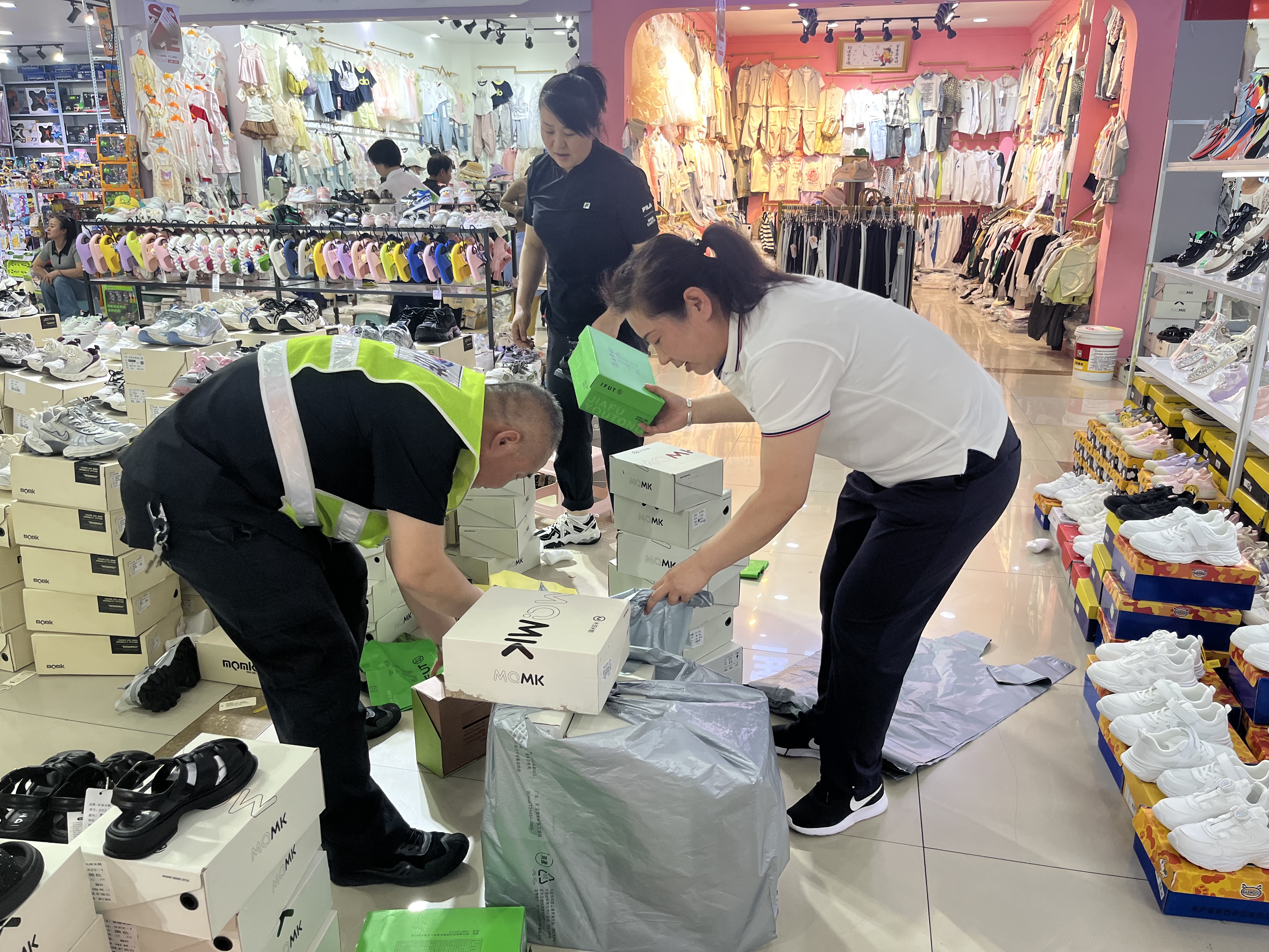 华强商厦爱心捐赠活动圆满结束(图3)