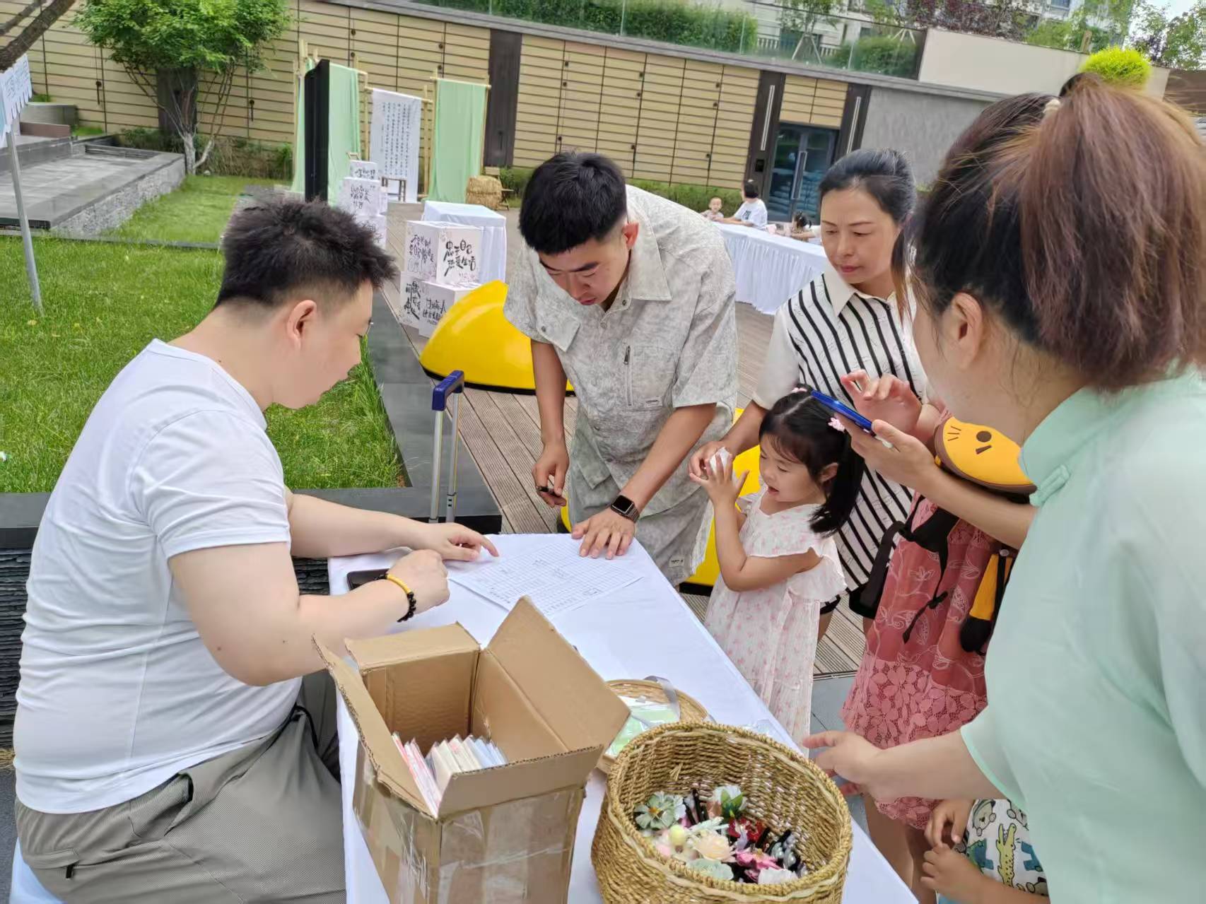 时光里物业成功举办簪花会活动(图1)