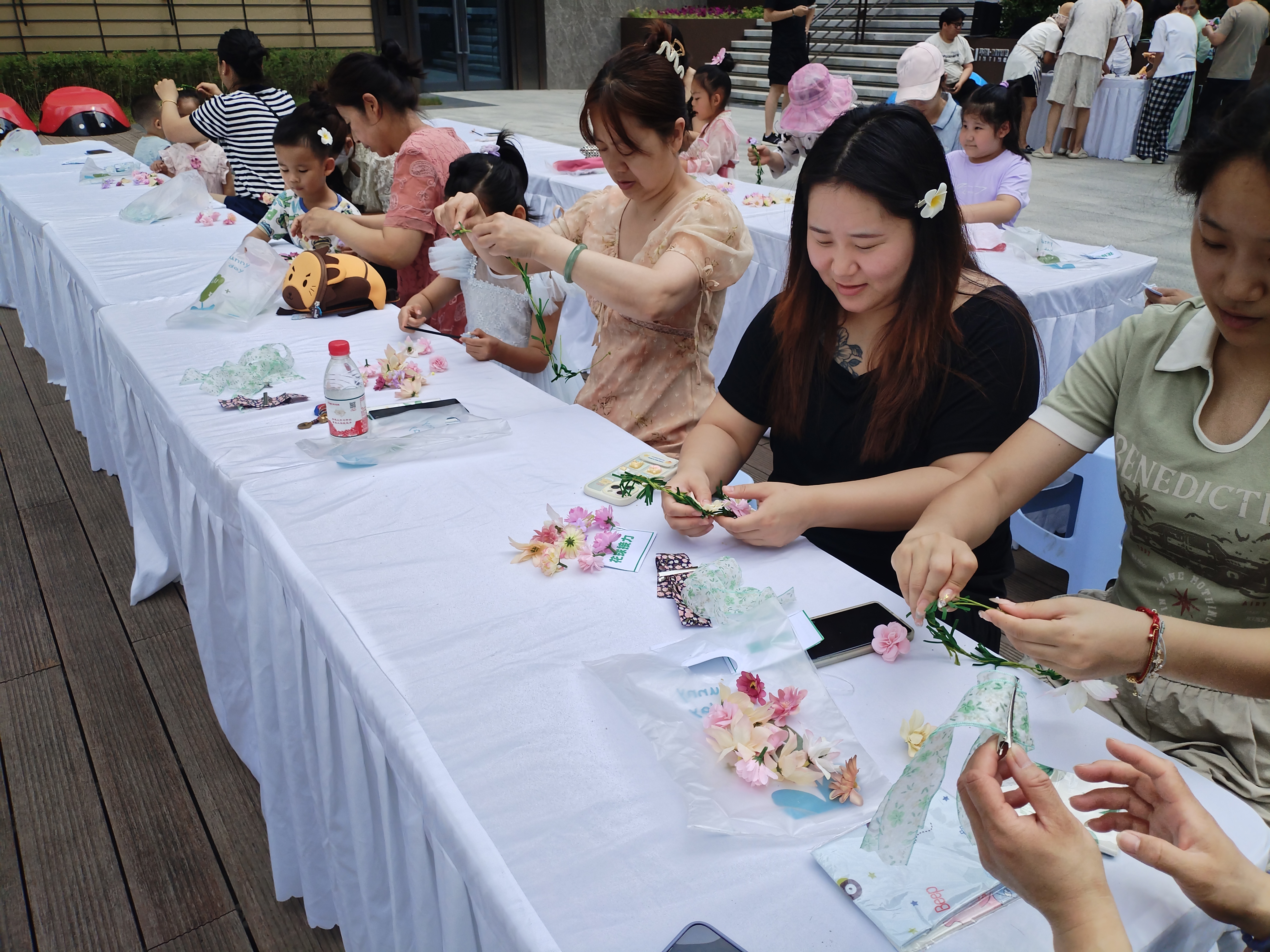 时光里物业成功举办簪花会活动(图4)