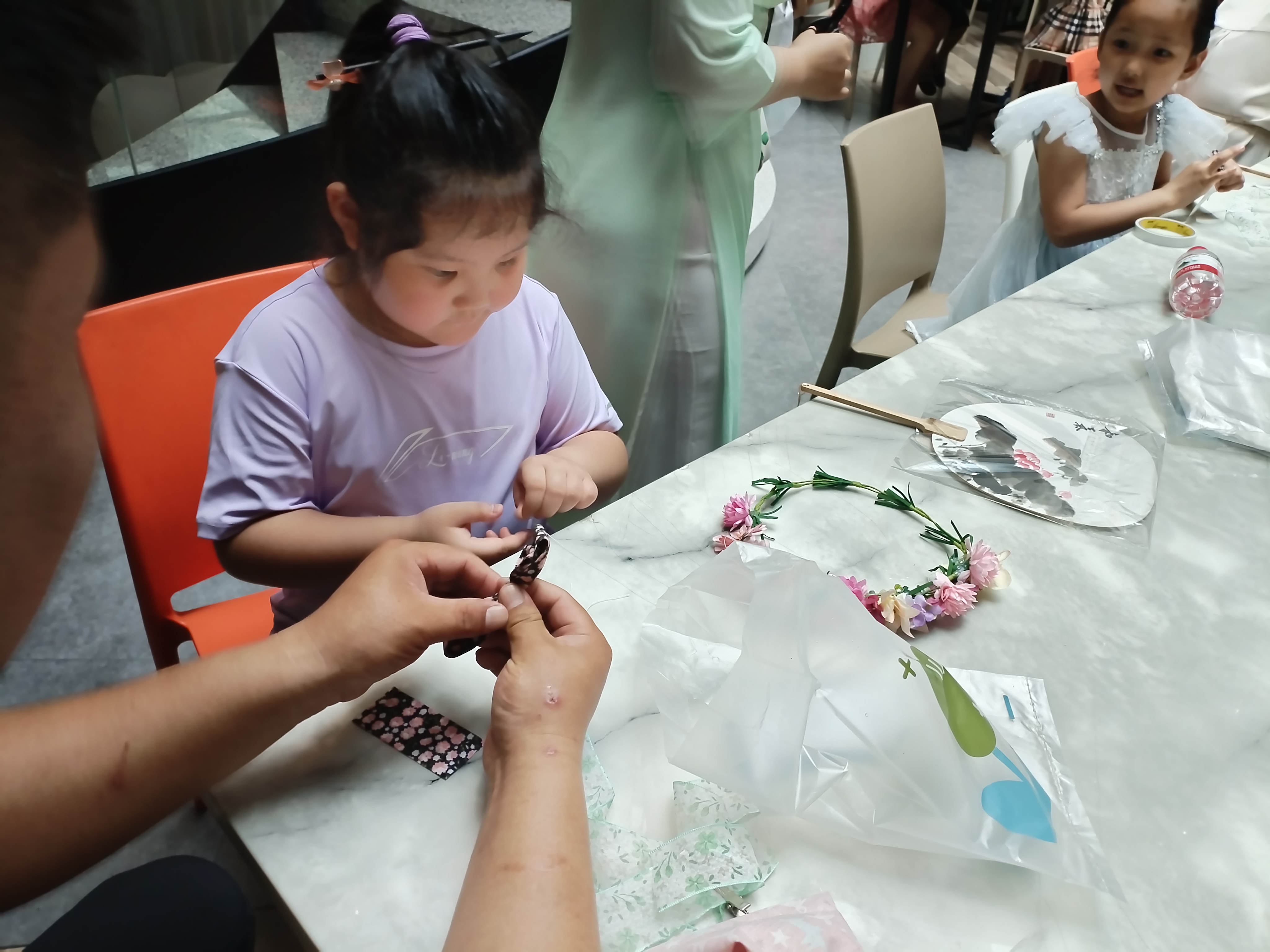 时光里物业成功举办簪花会活动(图5)