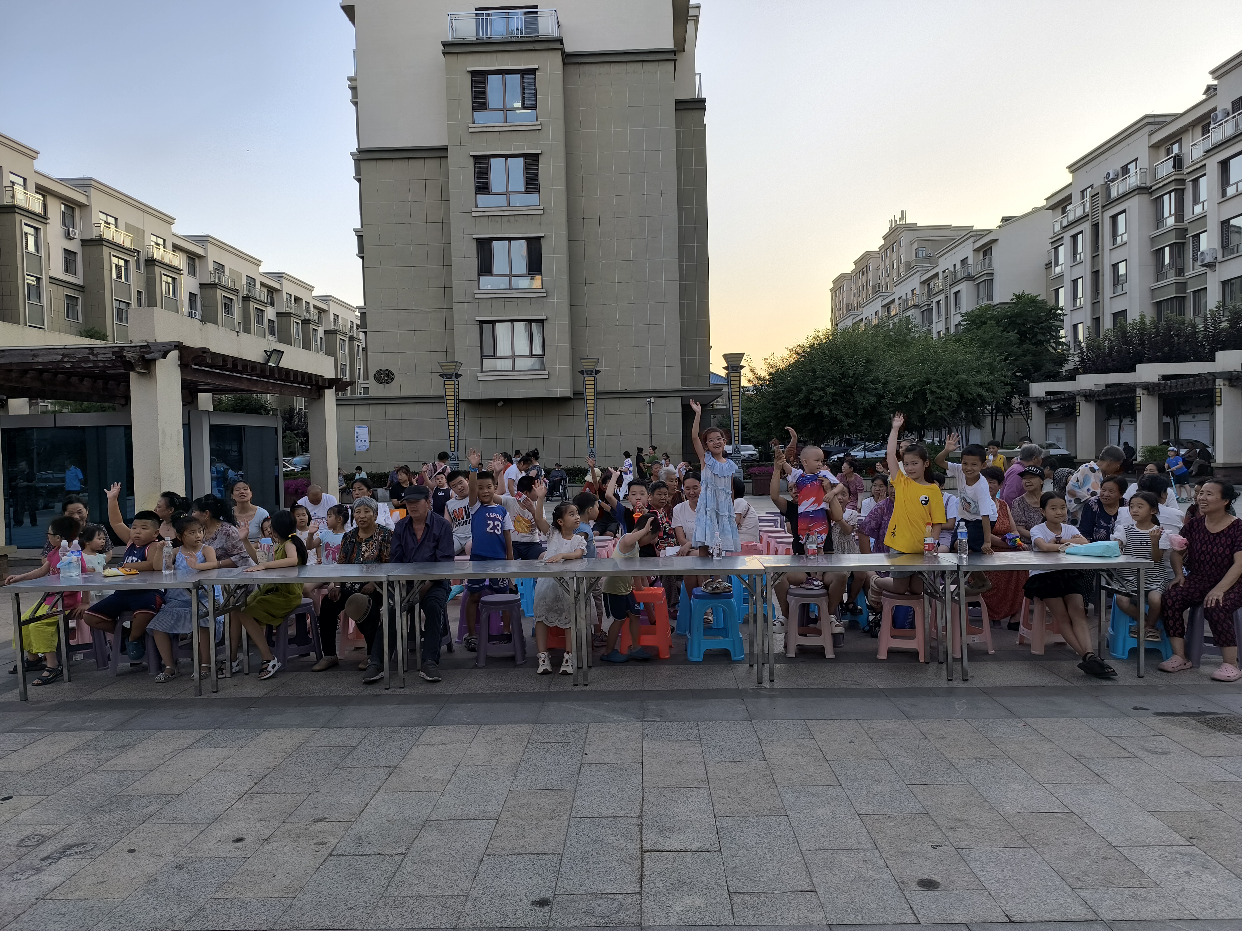华强物业开展业主观影活动(图3)