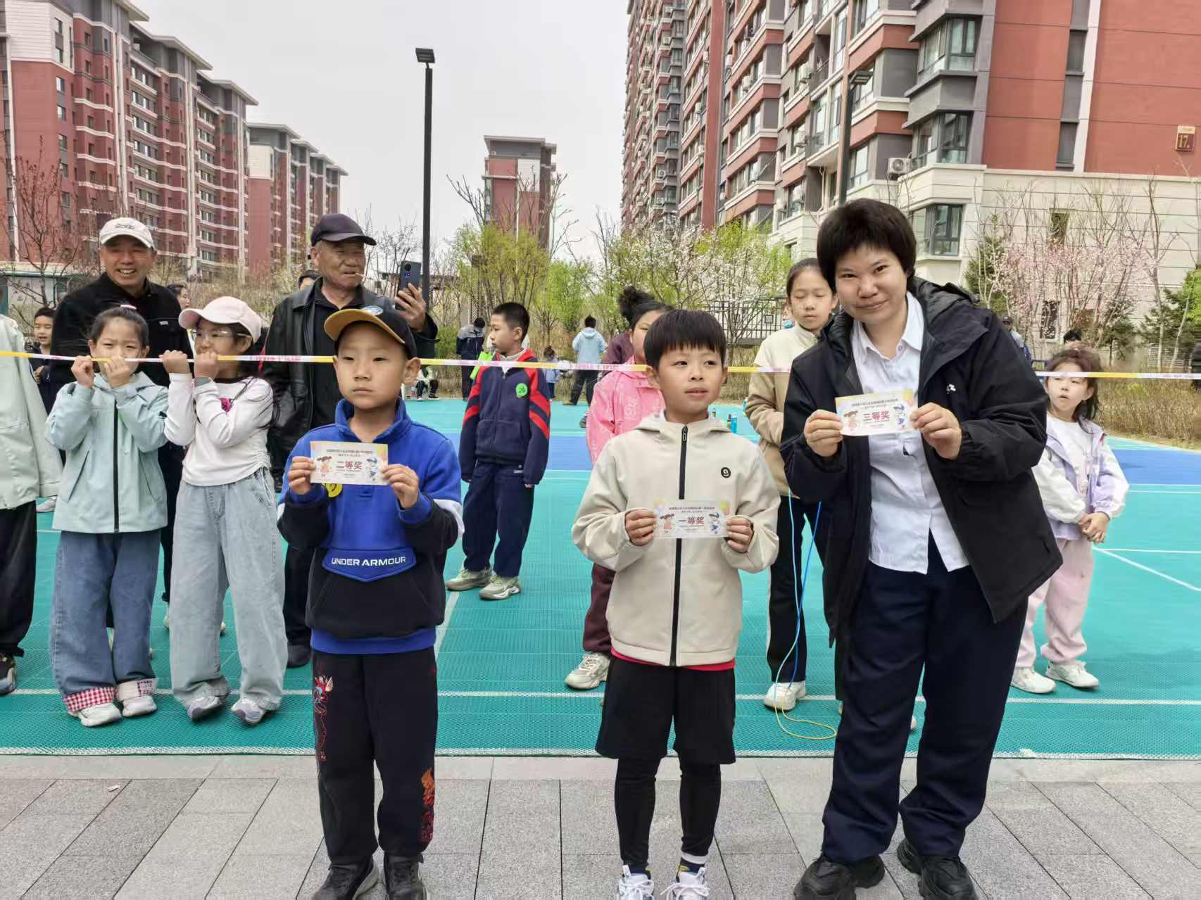 幸福里物业举办小业主趣味竞技活动(图1)