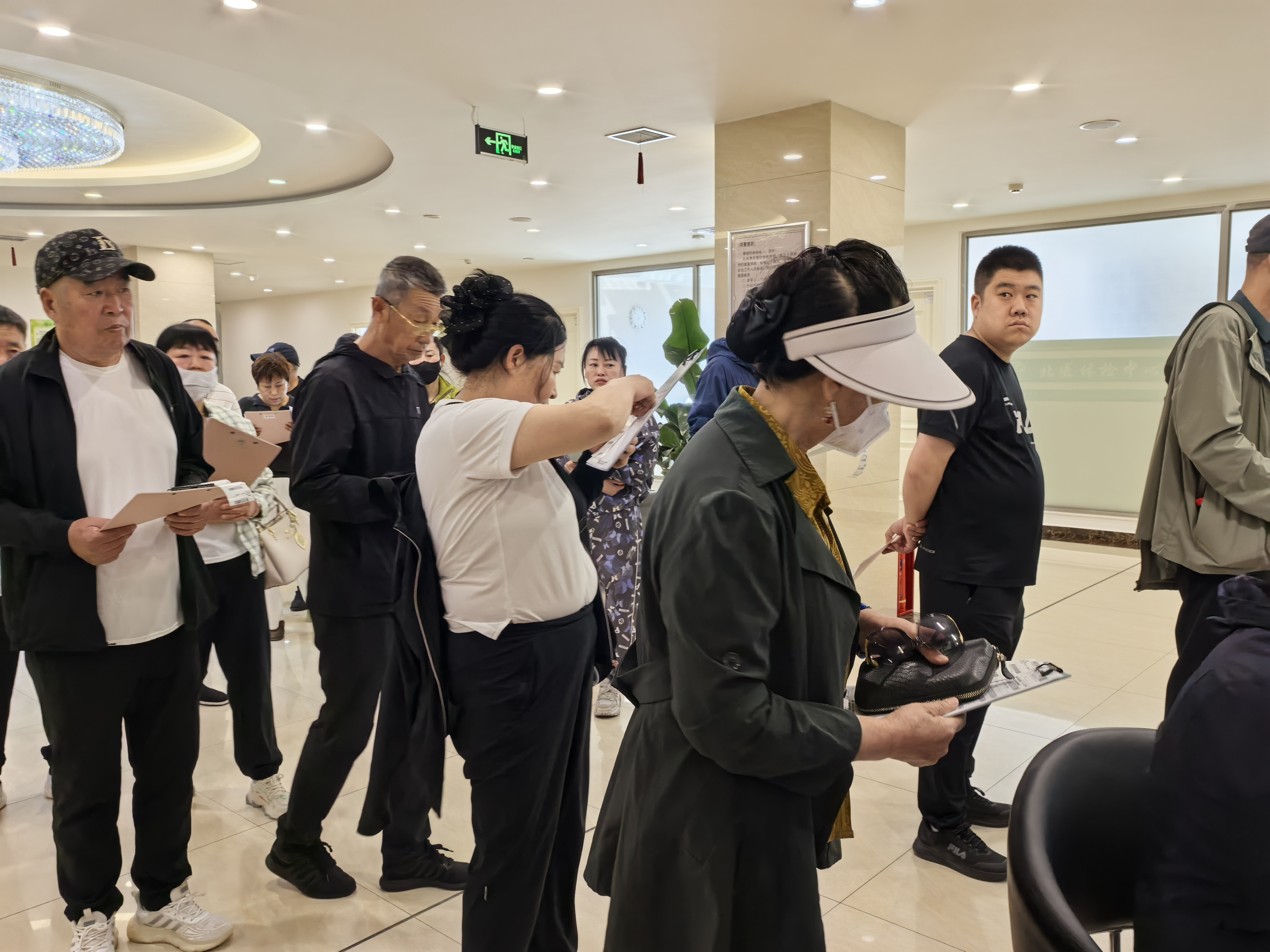 幸福里物业开展业主专属体检活动(图3)