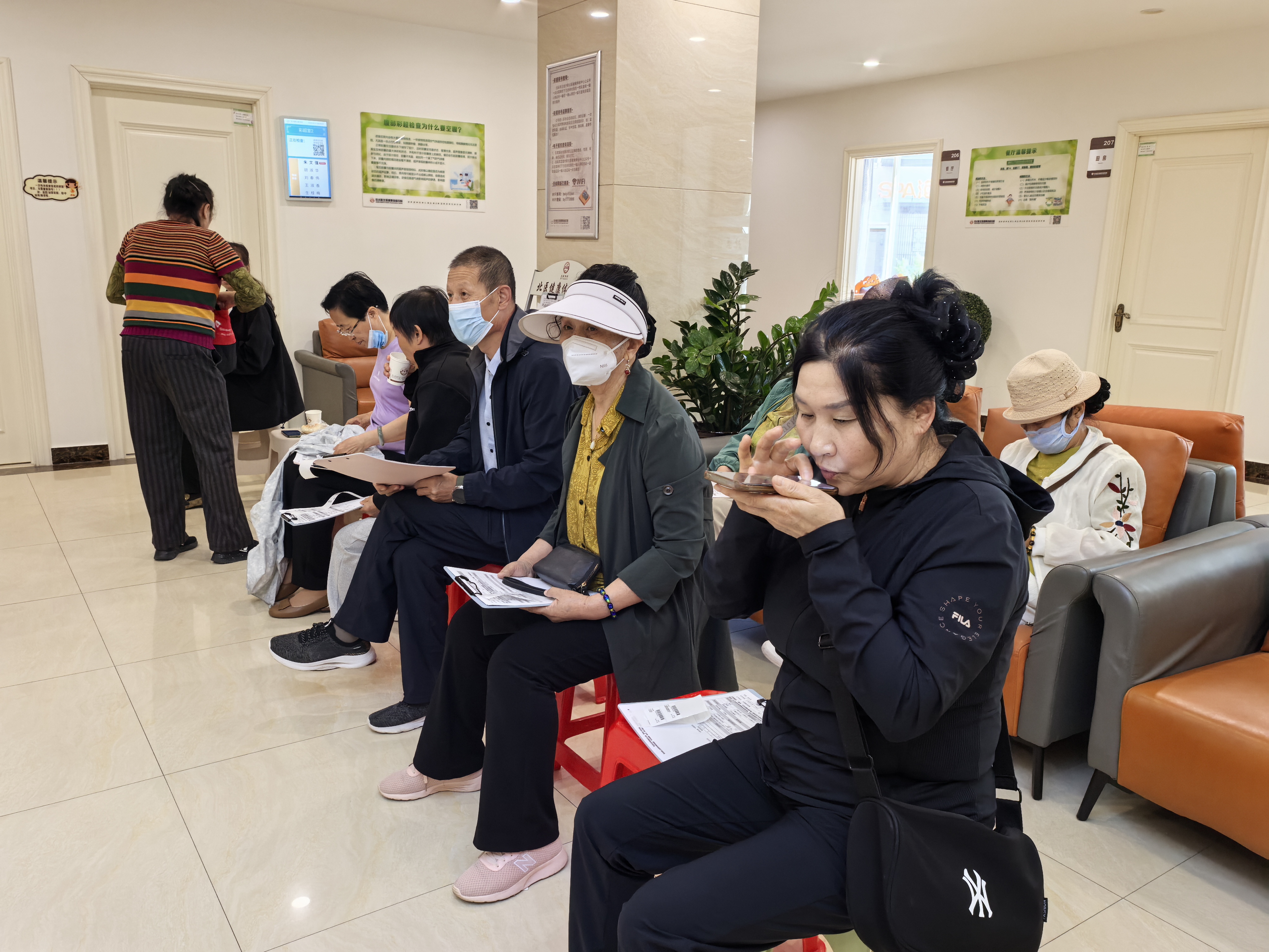 幸福里物业开展业主专属体检活动(图2)