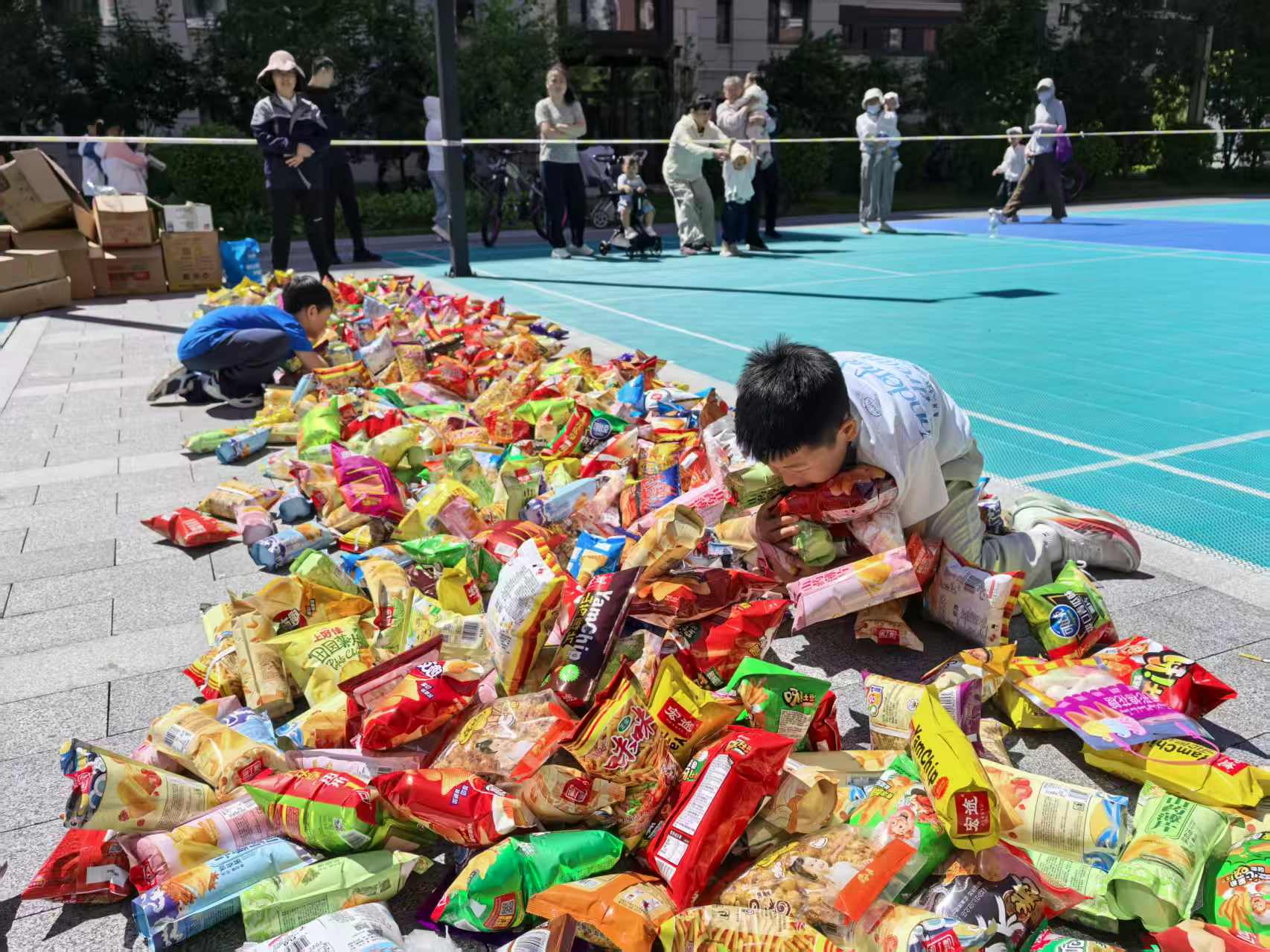 幸福里物业举办周末趣味游戏会(图1)