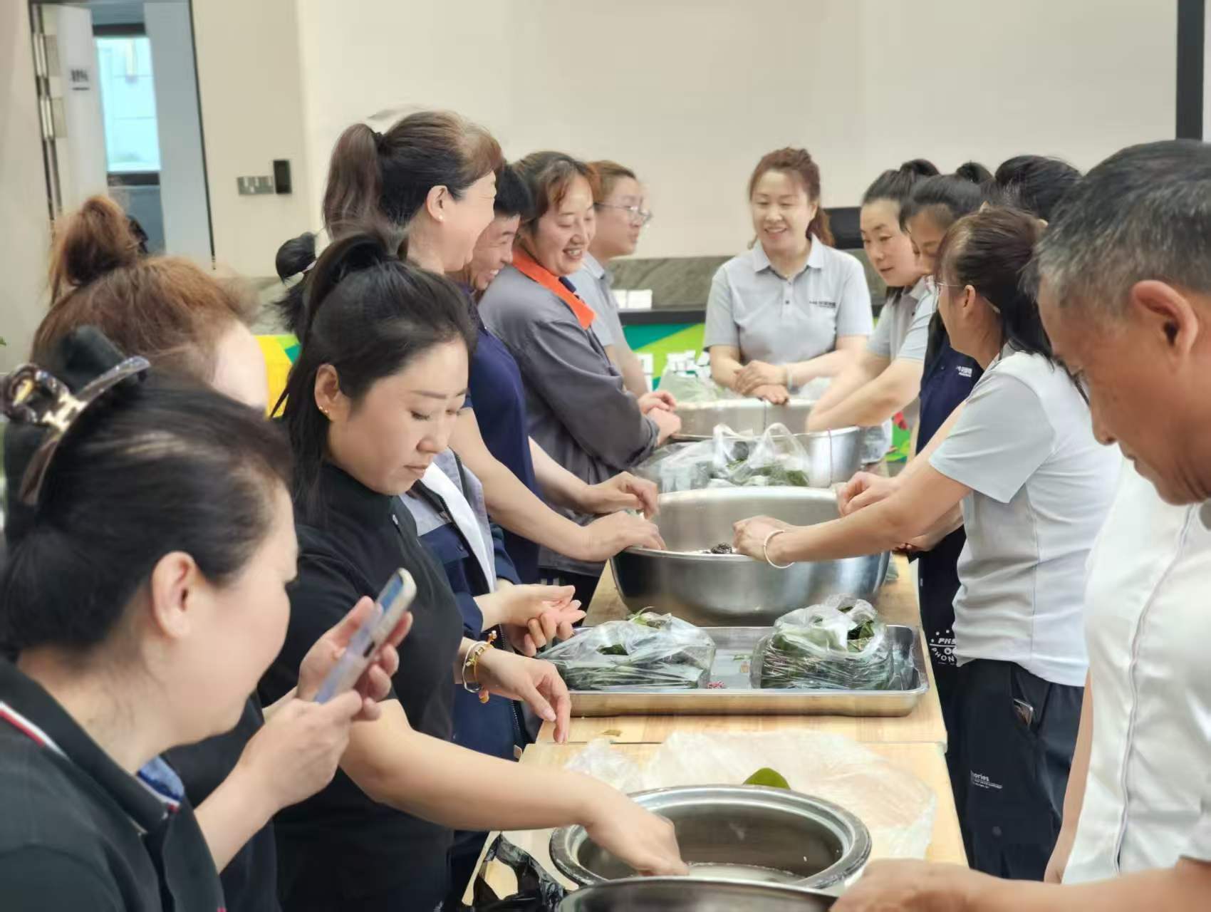 佳木斯物业举办端午包粽趣味赛(图2)